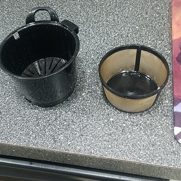 Meet your Posher, Cindy - Picture 2 of 2